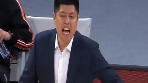 法甲最佳阵容揭晓：克瓦拉茨赫利亚领跑，巴黎球员包揽四席